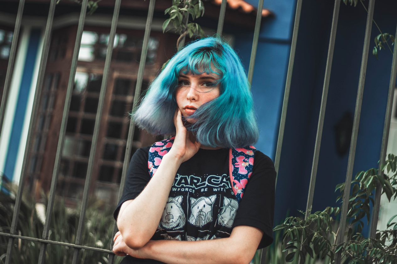 young person impacted by cancer has coloured her hair blue for canteen's national bandanna day